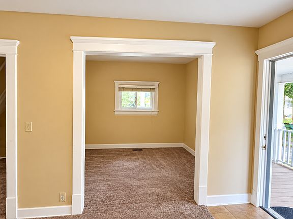 4th image of 132 Shepard St