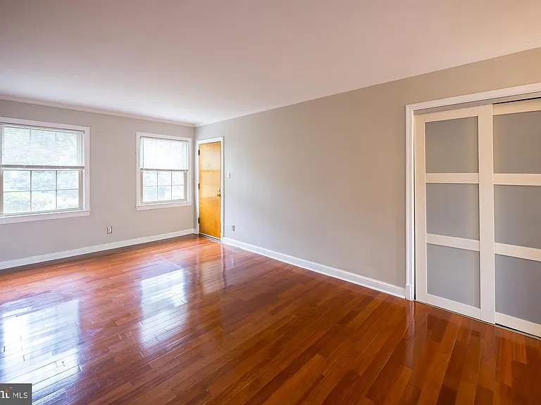 2805 Arlington Blvd — Photo 5