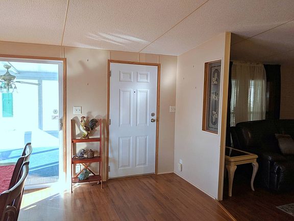 4th image of 93 Lake Pointe Dr