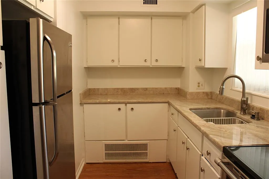 1 bed, 1.0 bath, 715 sqft, $1,195 — Photo 3