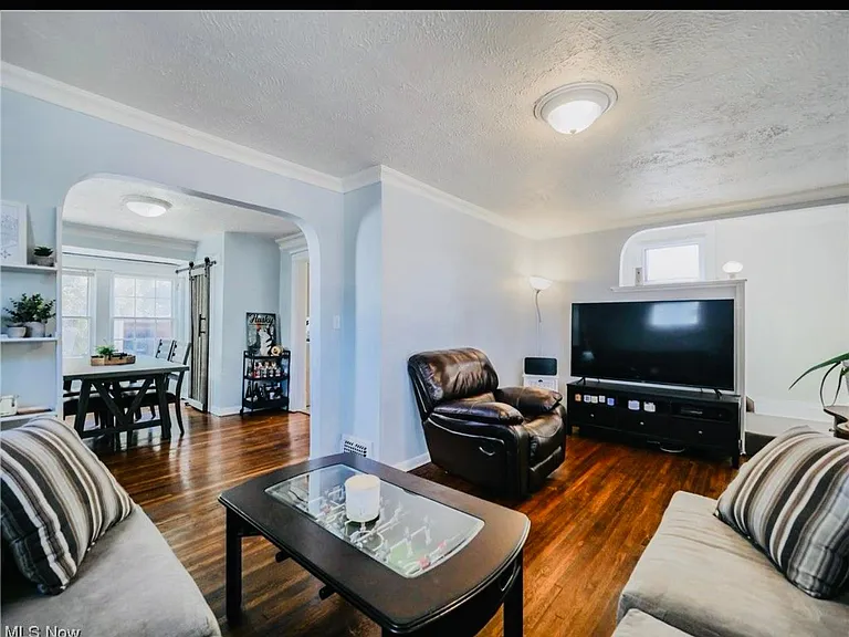 1347 Fry Ave — Photo 15