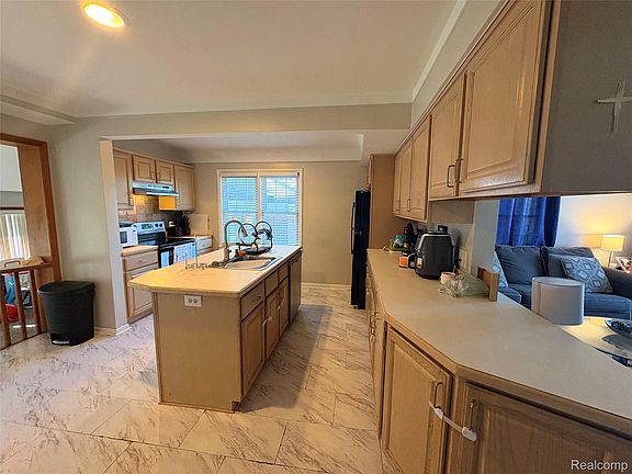 5th image of 23349 Roxana Ave