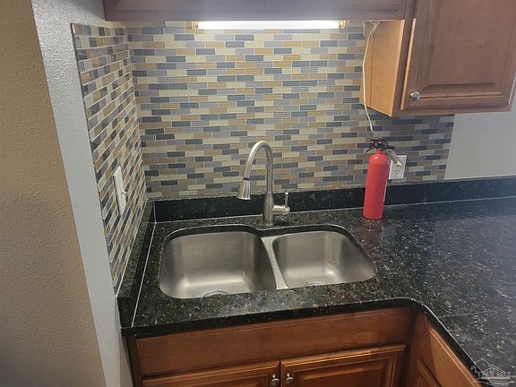 5th image of 401 Marshall Ct NW Unit 1