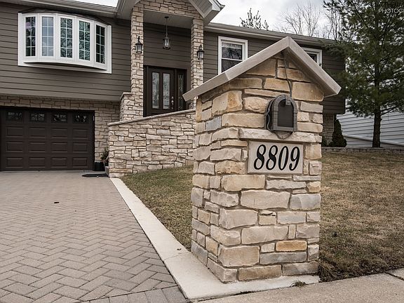 3rd image of 8809 S 84th Ct