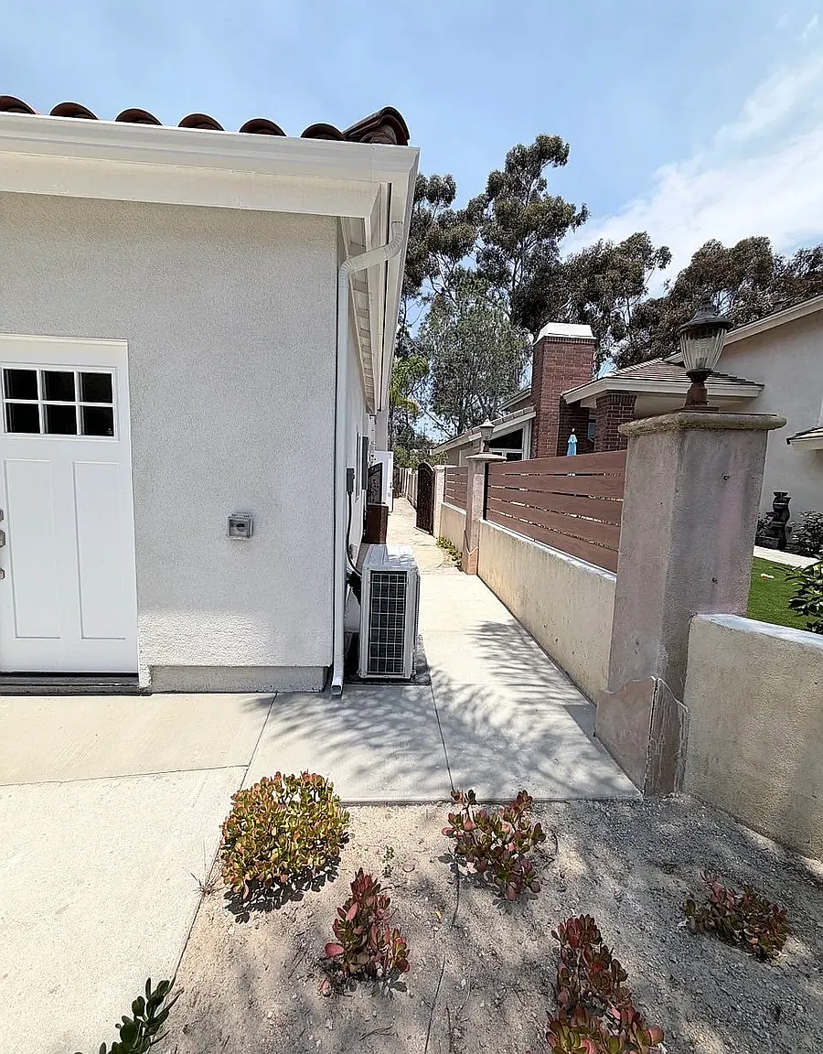 1 bed, 425 sqft, $2,299 — Photo 1