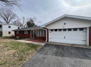 21 Birch Dr, Chatham, IL 62629