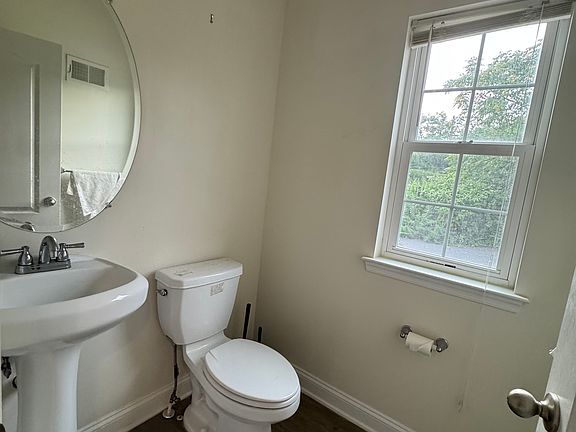 3rd image of 642 N 8th St