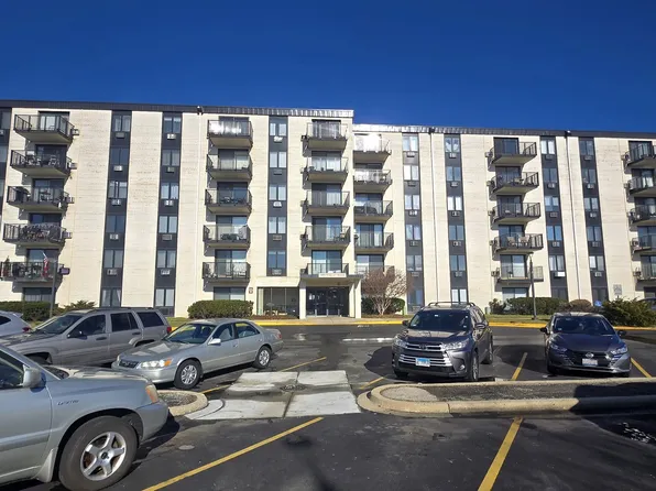 9074 W Terrace Dr Unit 2J, Niles, IL 60714