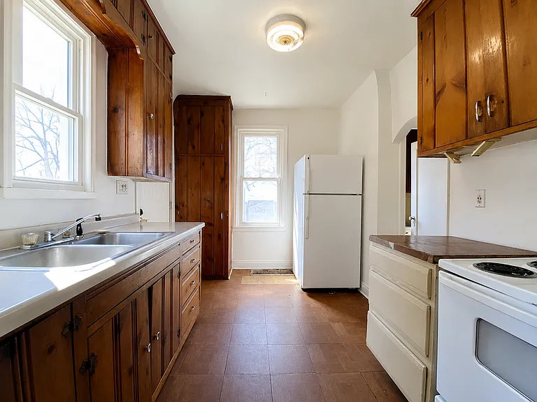 2239 Branch Ave — Photo 8