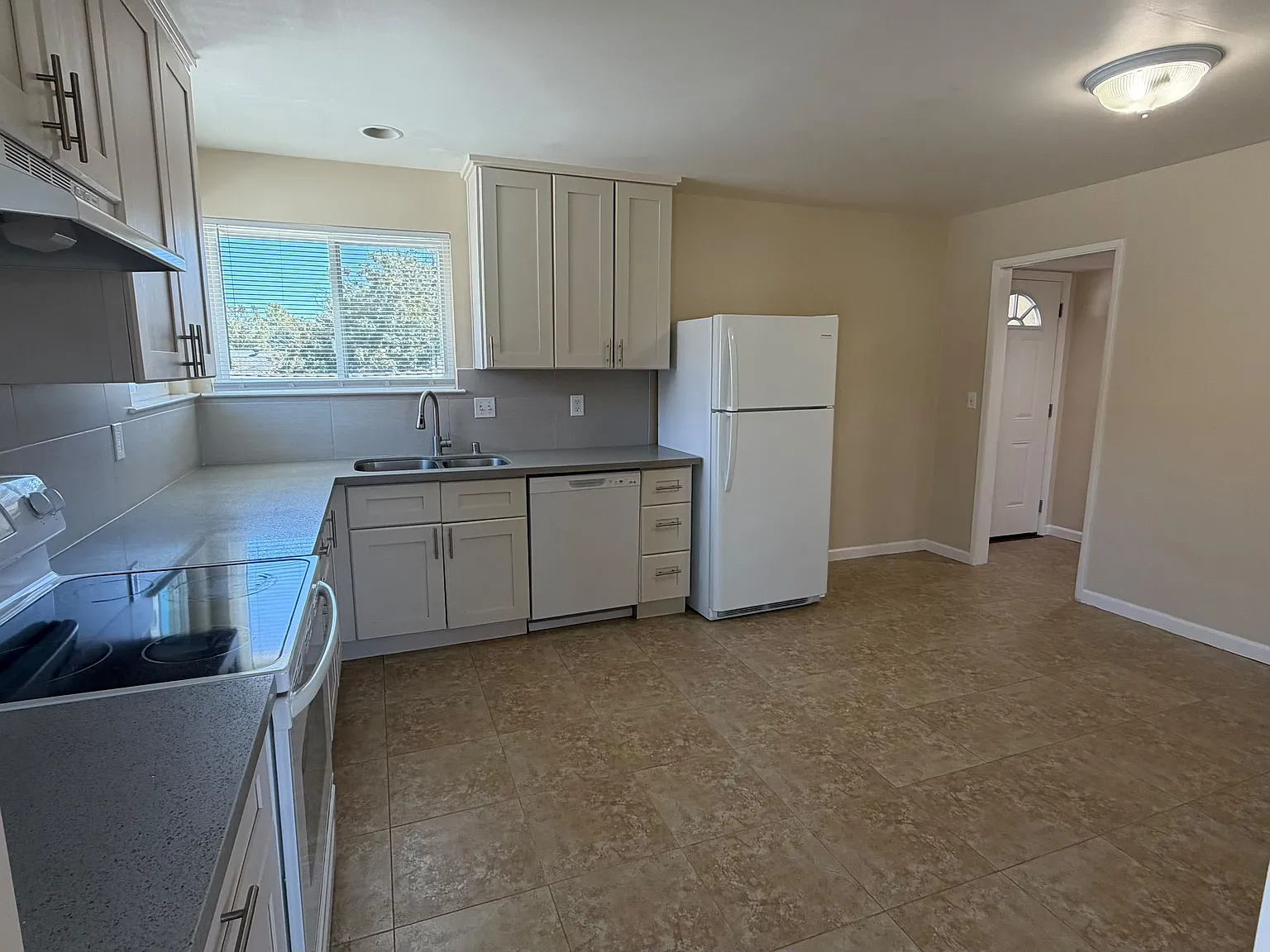 2 bed, 1.5 bath, 1085 sqft, $2,850 — Photo 2