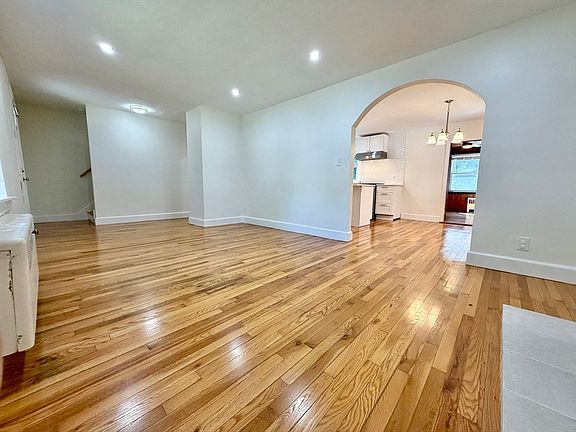 4th image of 34 Walworth St