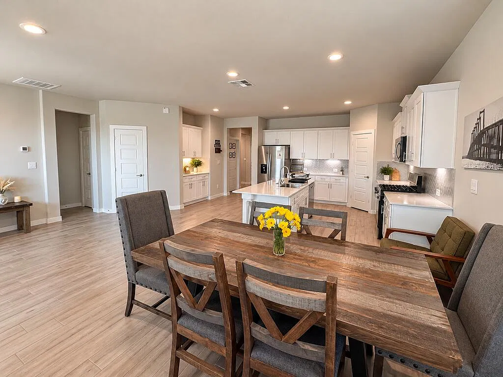 4 bed, 2.0 bath, 2062 sqft, $3,500 — Photo 3