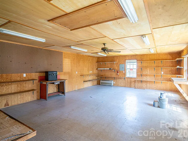 2020 Helen Dr — Photo 38