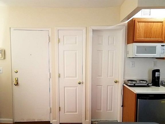 5th image of 130 E 36th St APT 4R