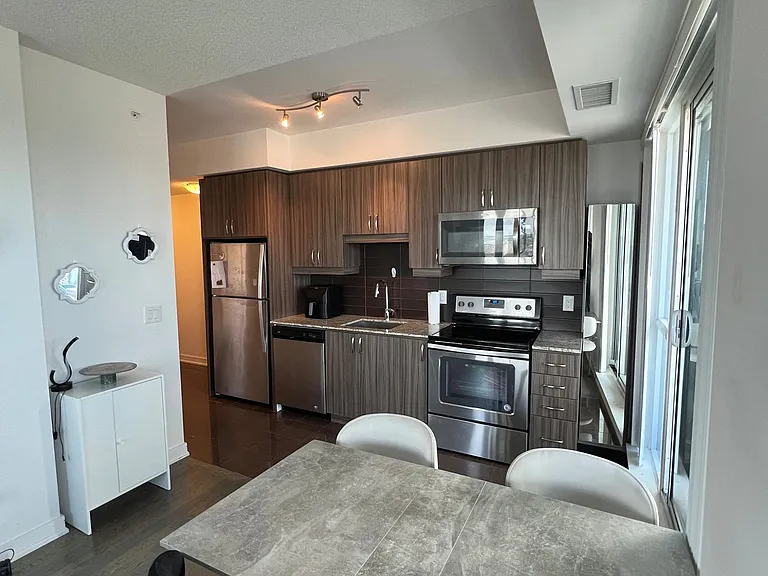 9205 Yonge St #1611 — Photo 7