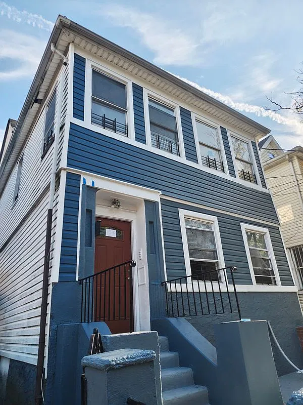 3 bed, 1.0 bath, 1305 sqft, $3,600 — Photo 2