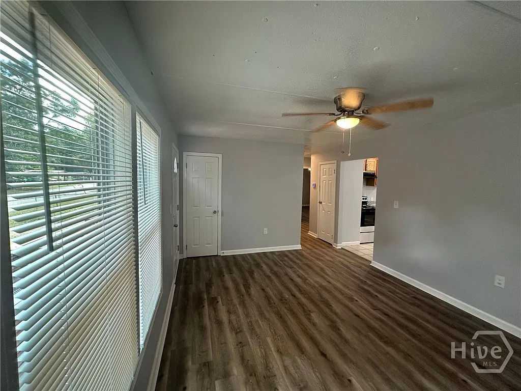 3 bed, 1.0 bath, 1000 sqft, $1,500 — Photo 4