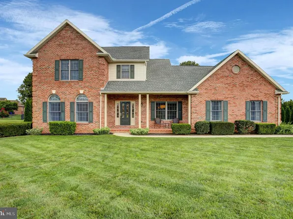 3236 Saint Andrews Dr, Chambersburg, PA 17202