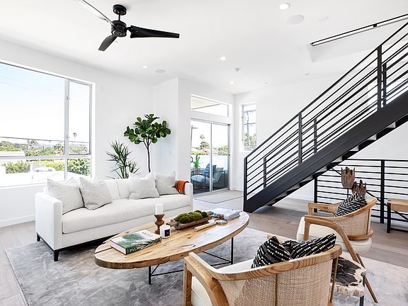 4th image of 4856 S Centinela Ave