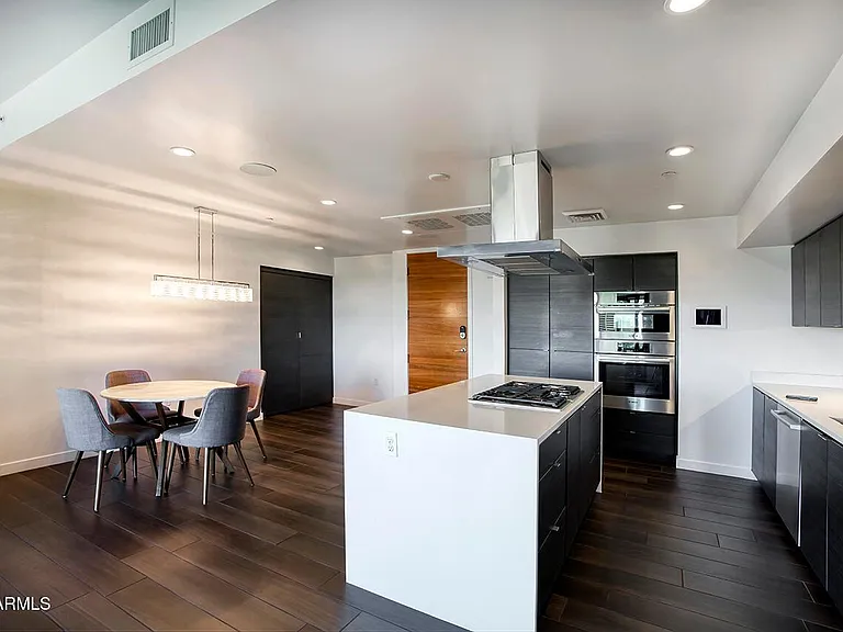 200 W Portland St #820 — Photo 15