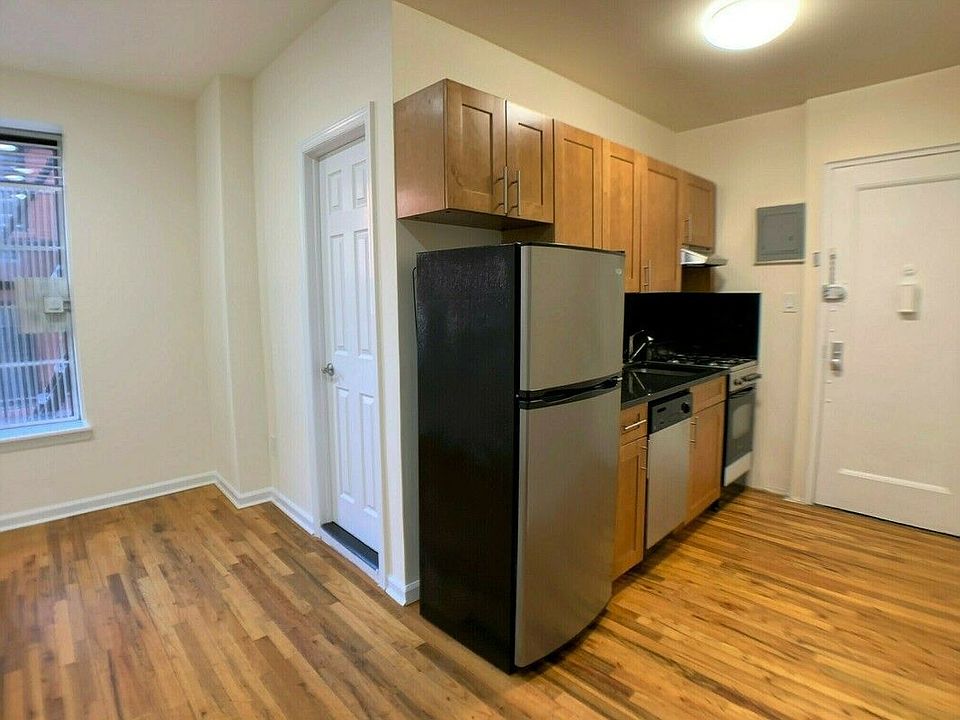 2nd image of 151 E 81st St #A2