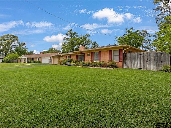 3rd image of 3207 Fernwood Dr