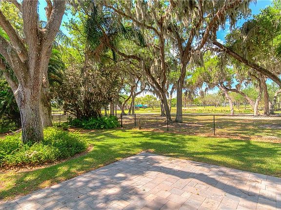 2nd image of 3013 Golf View Dr