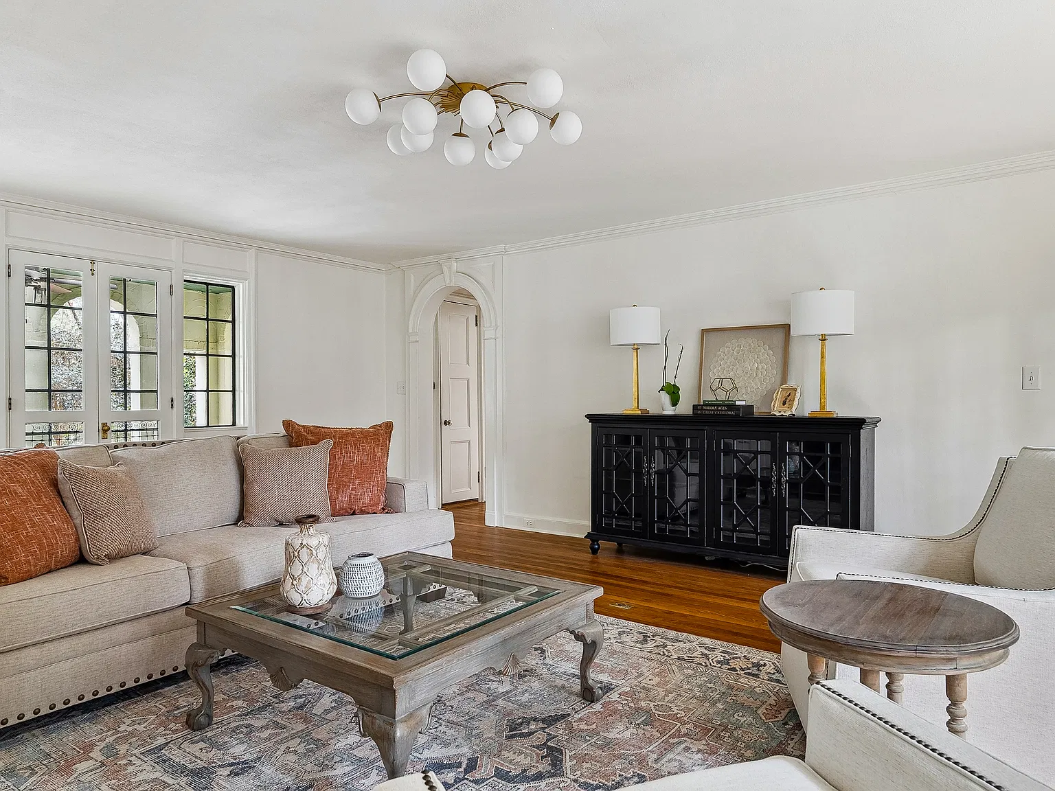 5 bed, 2740 sqft, $4,500 — Photo 2