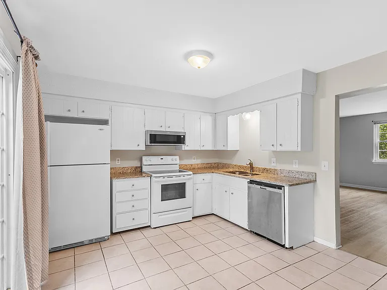 411 Williams Ave #D — Photo 15