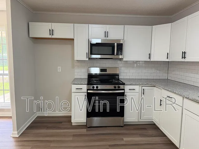 33 Single Oaks Dr — Photo 11