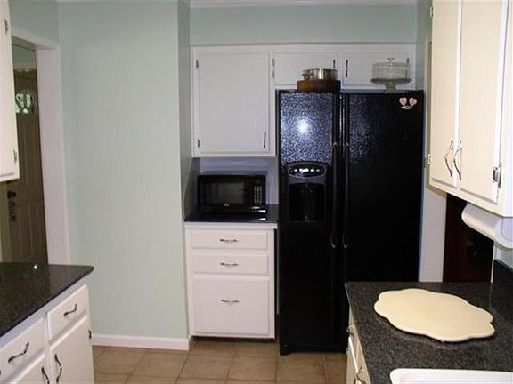 3rd image of 418 Pine Cir