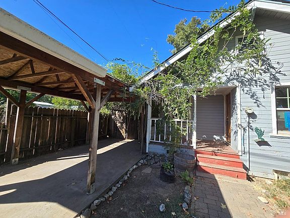 2nd image of 1126 Locust Street