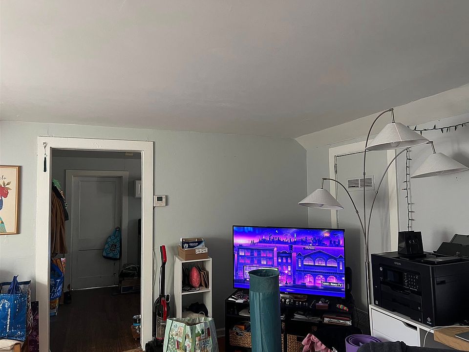 Living area. door to bedroom closes.