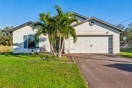 Lystra Ave-001.jpg