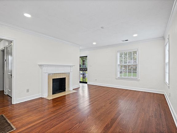 5th image of 385 Holmes Cir
