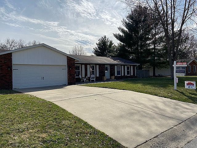 1st image of 700 Stonehill Dr