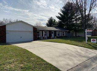 700 Stonehill Dr, Sherman, IL 62684