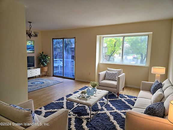 4th image of 165 Corona Ave