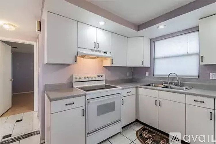 1st image of 2403 Roselawn Dr