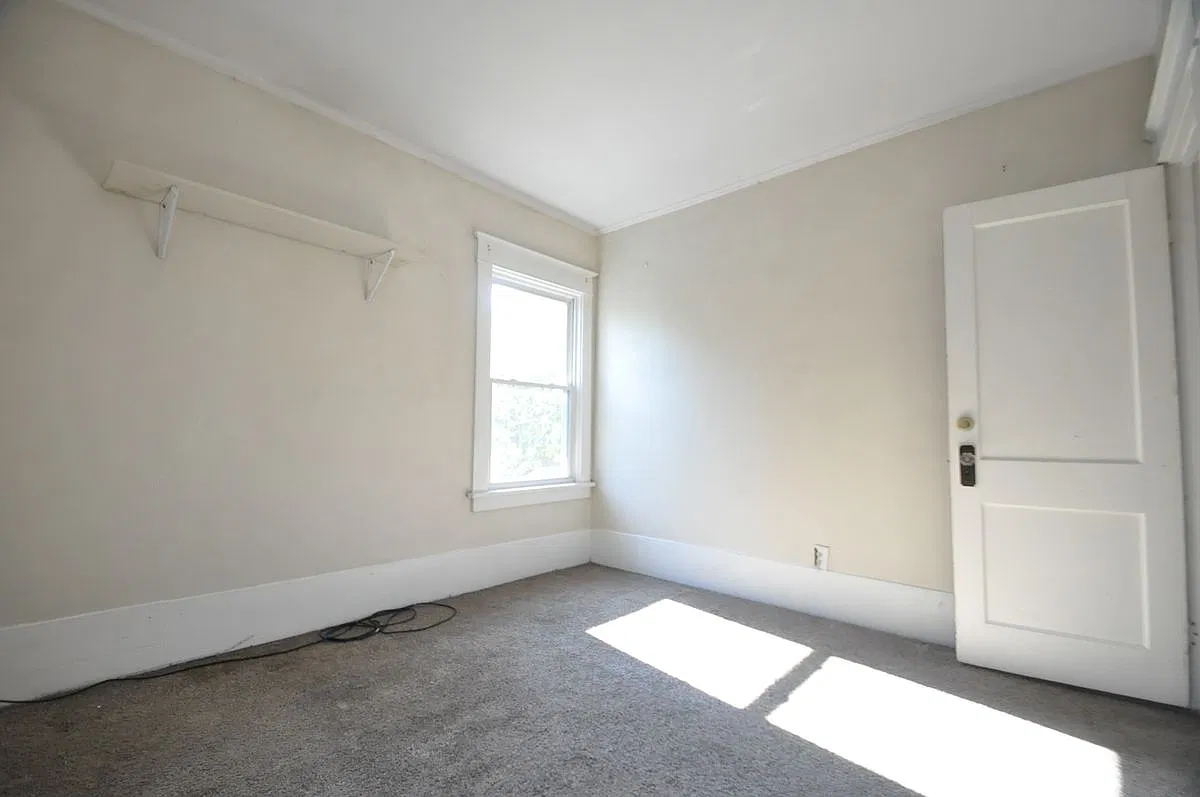9 Wellington Rd — Photo 2