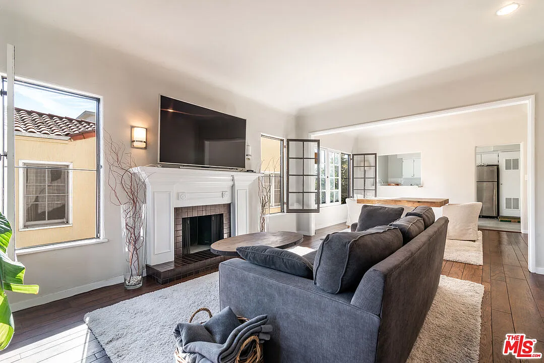 Building Photo - 751 N Croft Ave #1/2