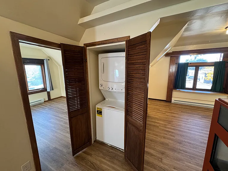 182 S Jefferson Ave — Photo 3