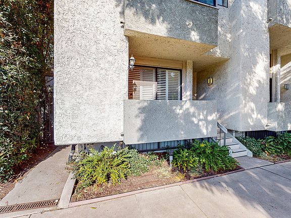 3rd image of 8611 Burton Way APT 1