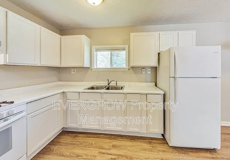 3962 Strathmore Dr — Photo 11