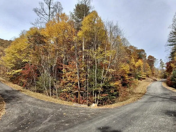 6 Garnet Rd, Sylva, NC 28779