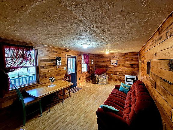 Main cabin family room