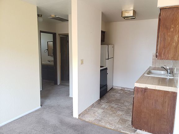 4th image of 570 Holt Ave #D