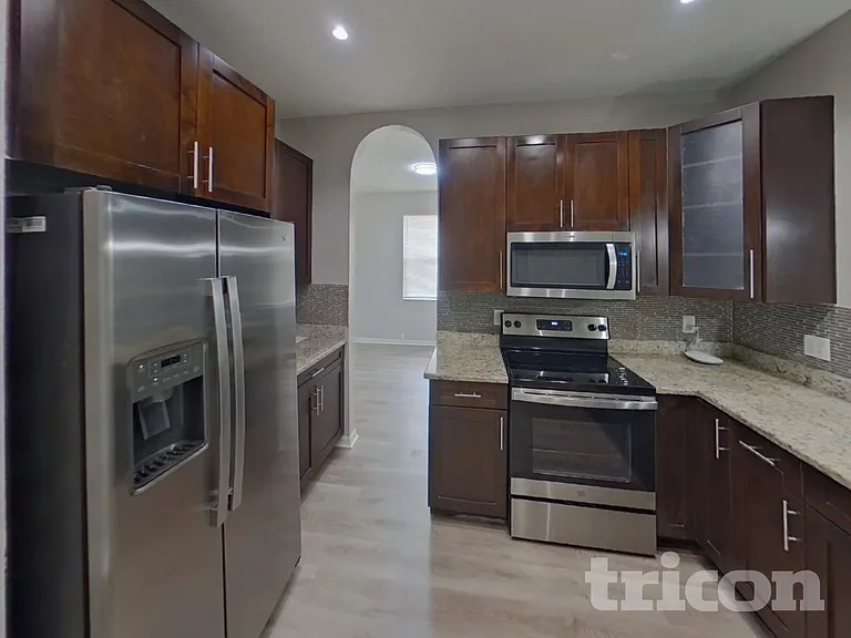 906 Grand Canyon Dr — Photo 4