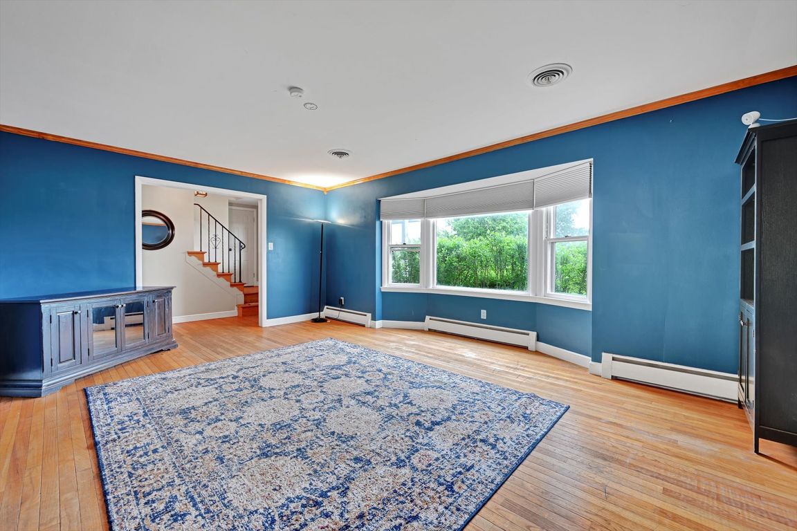 06-Living Room