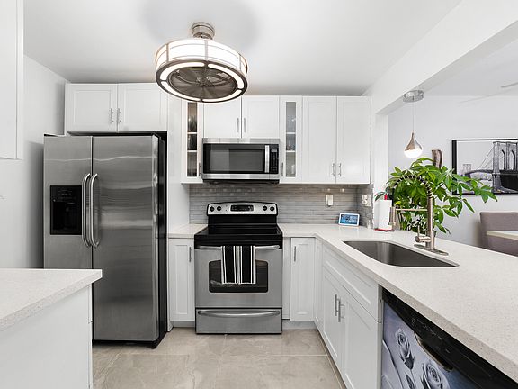 5th image of 15710 E Waterside Circle #106